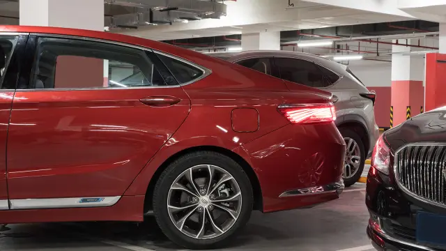 一举泊车，进退自如