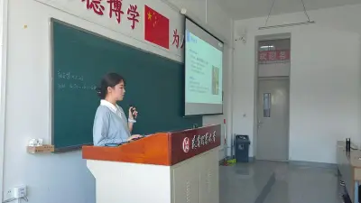 辽宁师范大学高校召集人小刘在校开展项目宣讲会