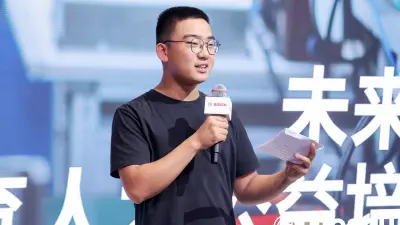 苏州百年职业学院学生代表朱志煜发言